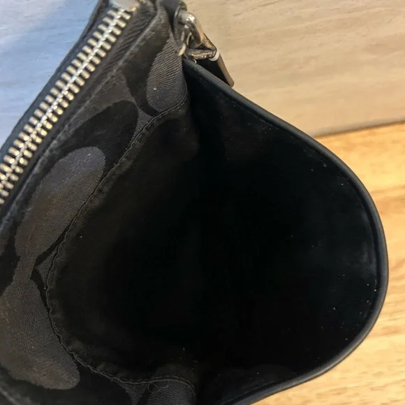 Vintage Stylish Coach Grey Black C Logo Leather Tag - Picture 9 of 15